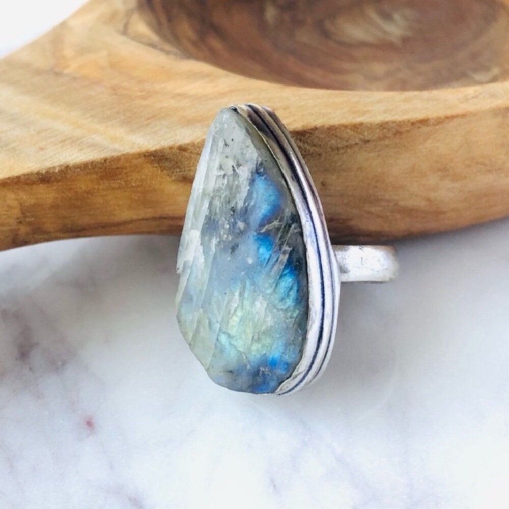 Labradorite Silver Ring - Picture 3 of 10